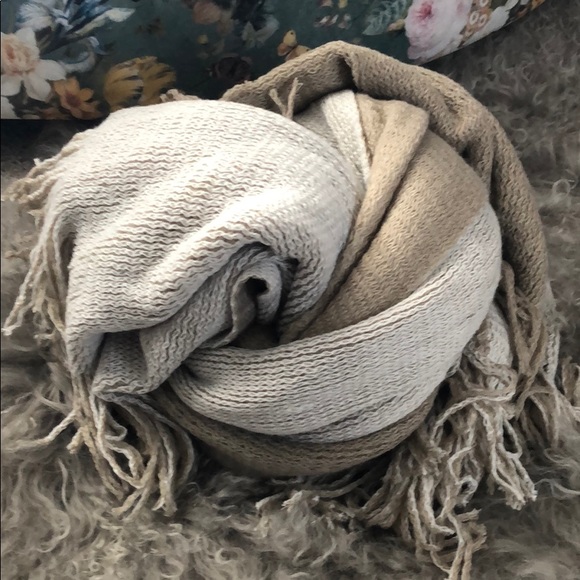 Reversible Tan & Cream Scarf - Picture 1 of 3